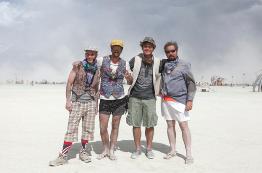 Los creadores Moreno y Arráiz durante una visita a la pasada edición del Burning Man