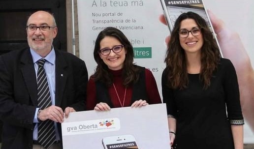 El conseller de Transparencia, Manuel Alcaraz, Mónica Oltra, y la directora general Aitana Mas