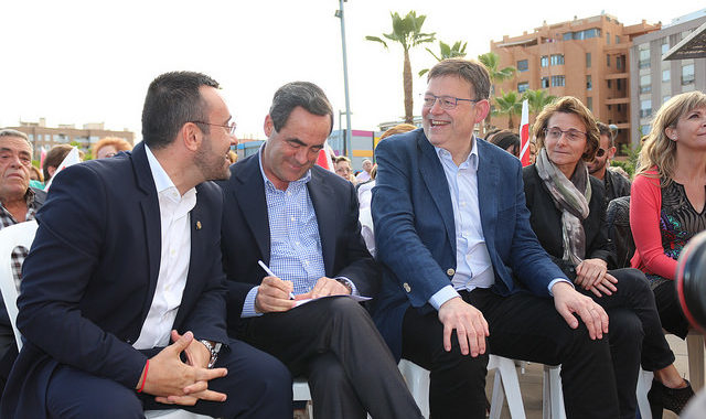 El alcalde de Vila-real, José Benlloch, junto al exministro José Bono y a Ximo Puig