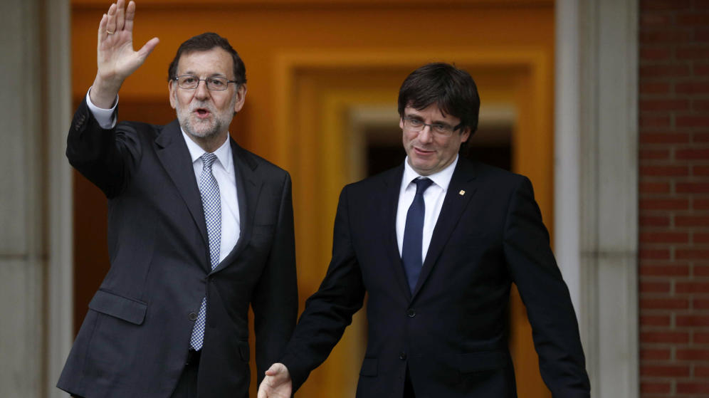 El presidente del Gobierno, Mariano Rajoy, y su homólogo catalán, Carles Puigdemont. Foto: EFE