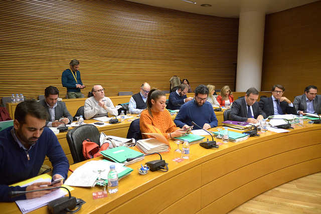 Comisión de Presupuestos celebrada este miércoles. Foto: CORTS/INMA CABALLER
