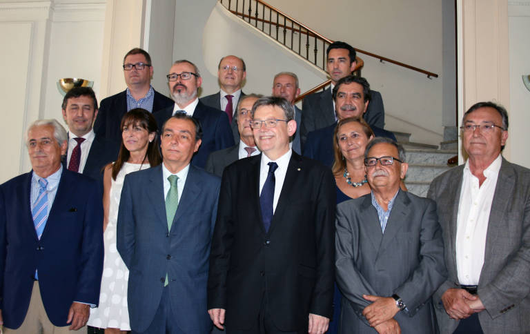 Foto de familia de 2015, con la mayoría de miembros del comité de la CEV