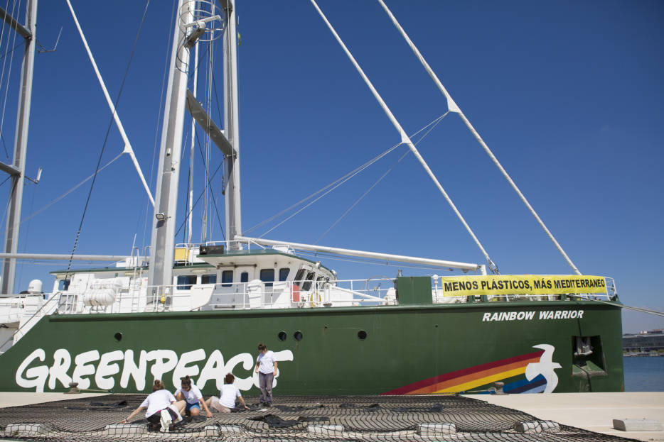 El Rainbow Warrior de Greenpeace en València. Foto: ESTRELLA JOVER