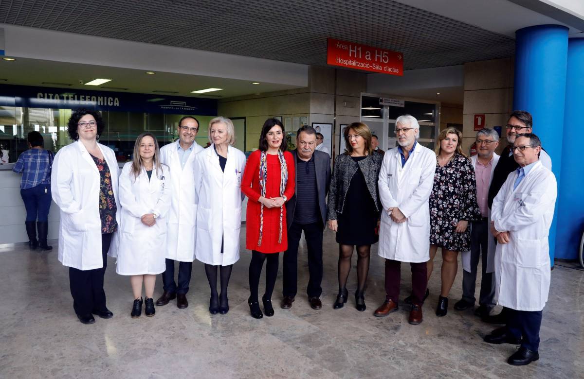 El nuevo equipo de gestión del hospital, con Carmen Montón. Foto: Kai Försterling/EFE