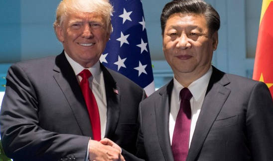 Donald Trump (i.) y su homólogo chino Xi Jinping