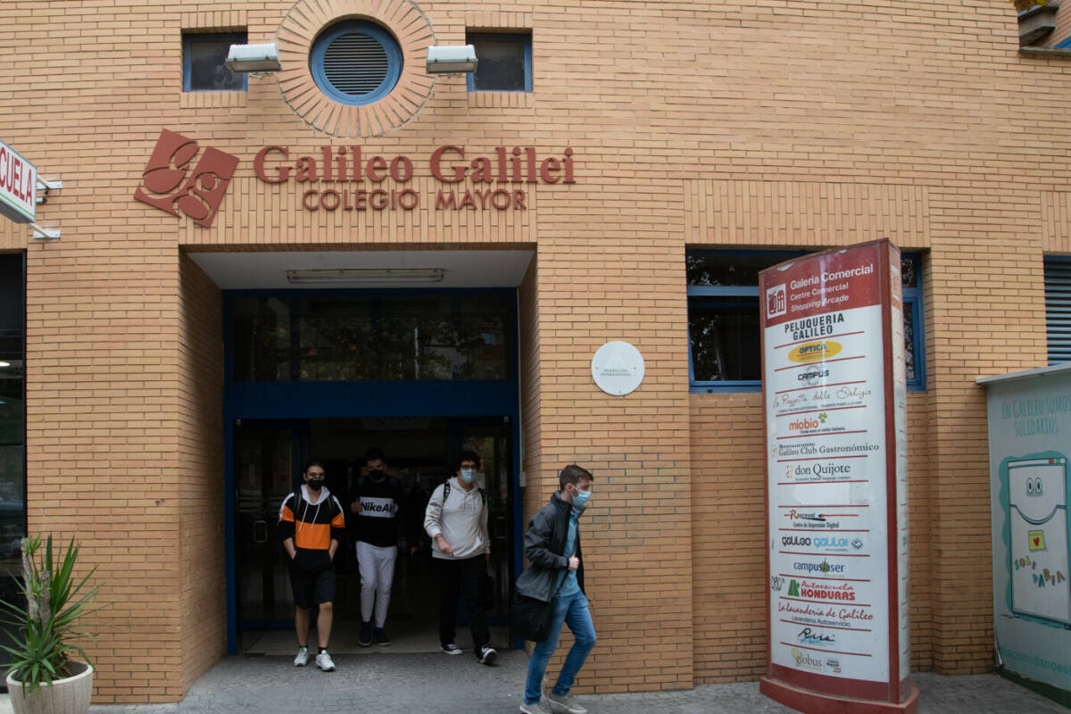 Residentes del Galileo el pasado viernes. Foto: KIKE TABERNER
