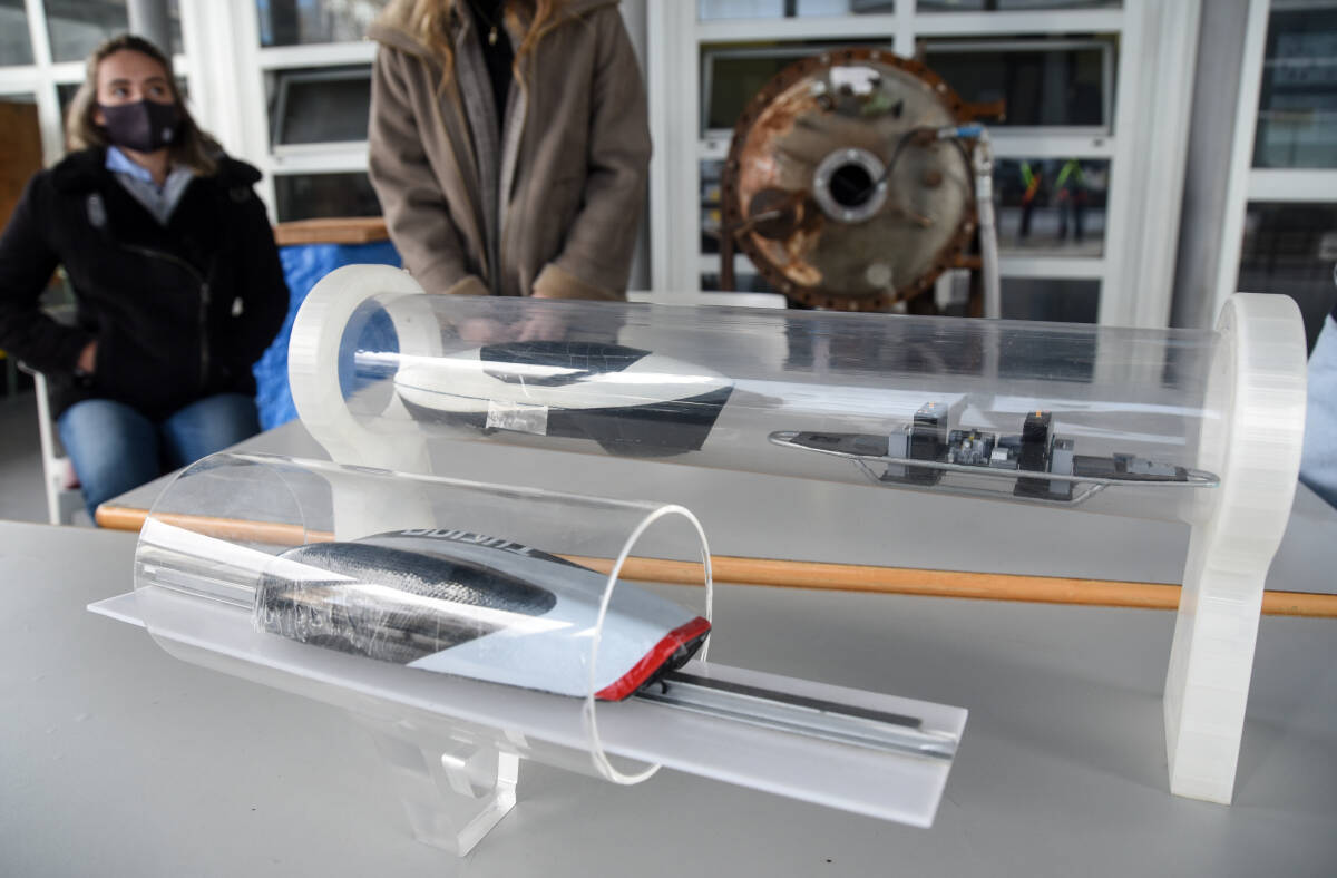 Maqueta de los prototipos Turian y Valentia de Hyperloop UPV. Foto: EDUARDO MANZANA