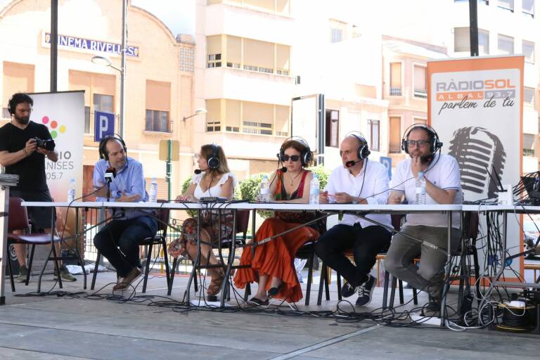 Mesa de debate con representantes políticos de l'Horta Sud. Foto: XEMV