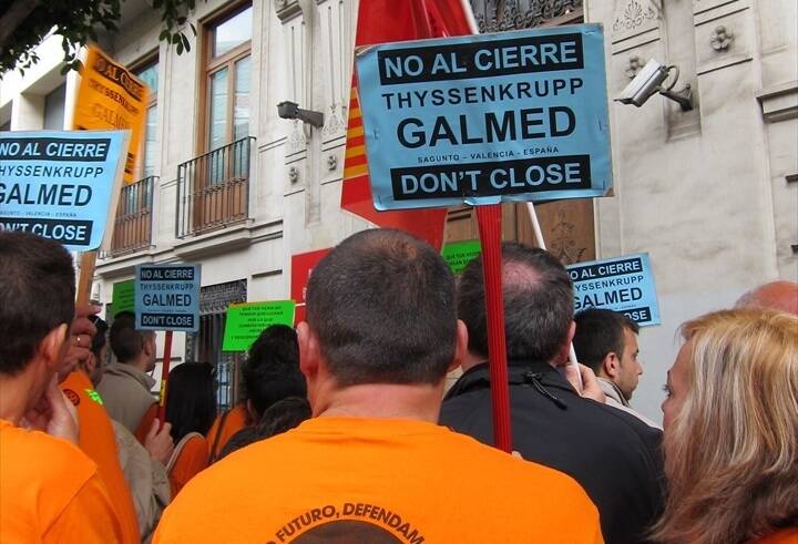 Trabajadores de Galmed en una protesta contra el cierre de la factoría. Foto: EP