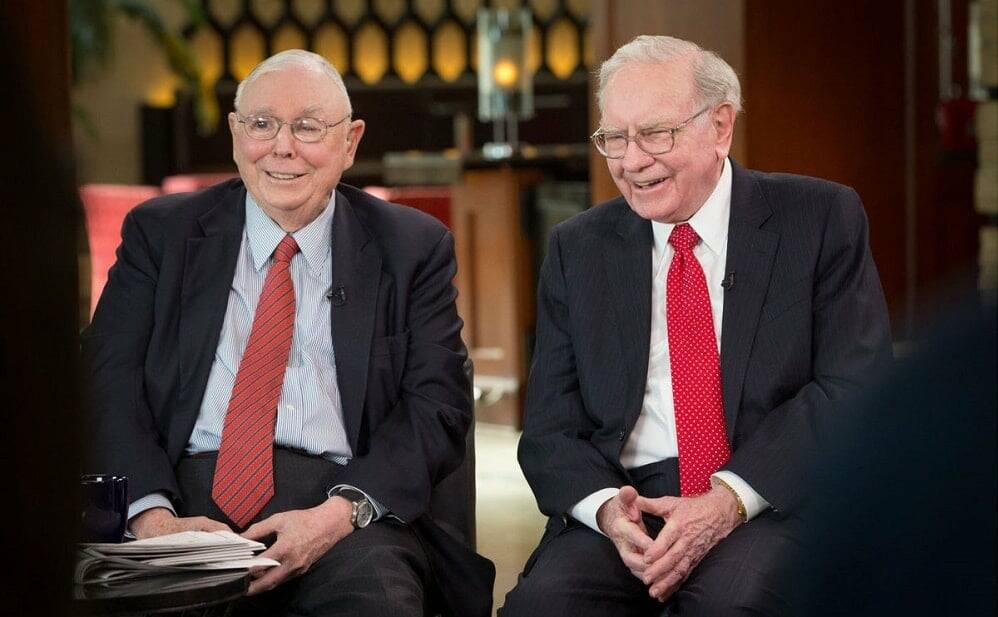 Charlie Munger (izquierda) y Warren Buffett 