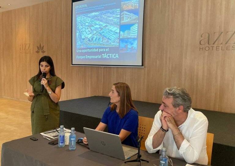 Sesión informativa del Consistorio y ADET para la creación de la EGM Parque Empresarial Táctica. Foto: Ajuntament de Paterna 