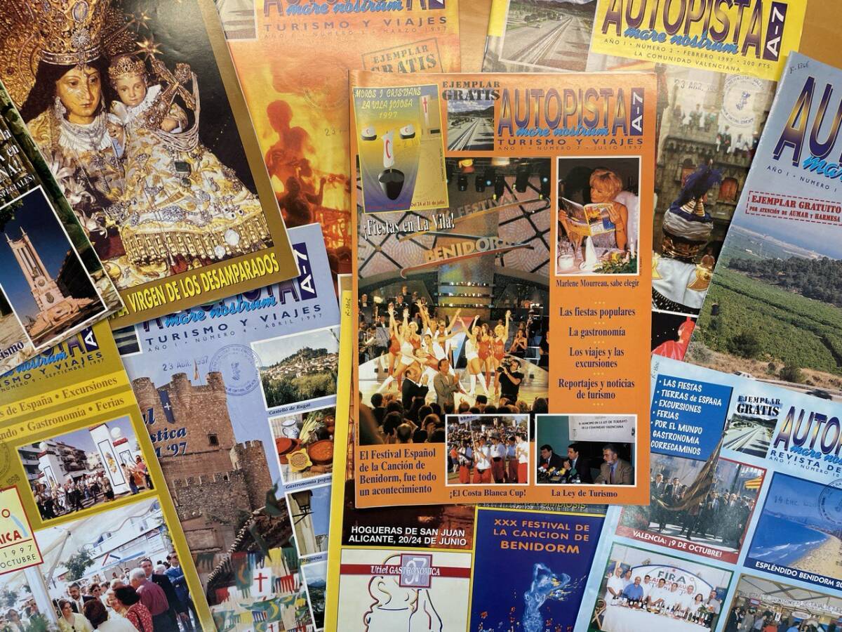 Durant dos anys Turisme Comunitat Valenciana va editar una revista de promoció turística basada en el recorregut de l’AP-7. Biblioteca Valenciana.