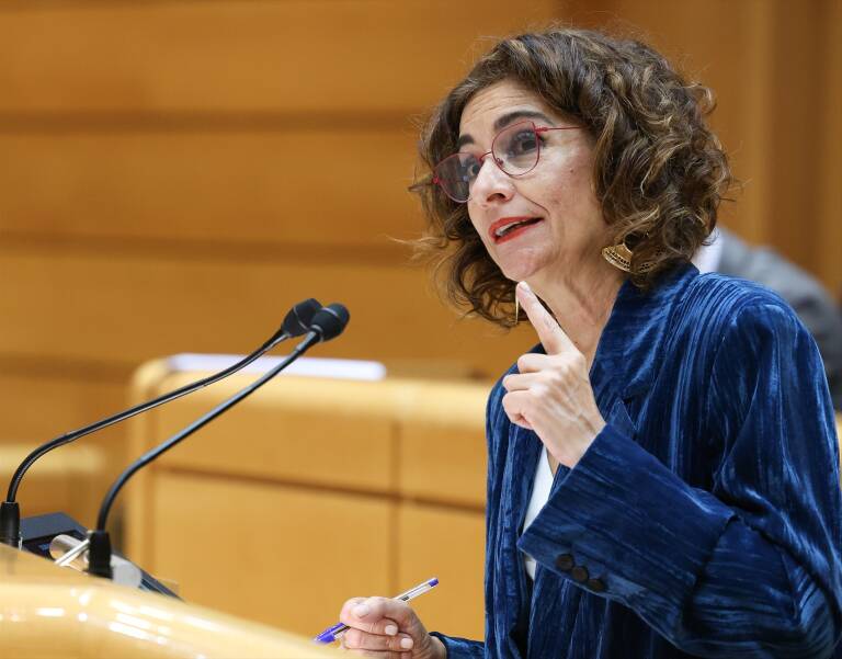La vicepresidenta primera y ministra de Hacienda, María Jesús Montero. Foto: MARTA FERNÁNDEZ/EP