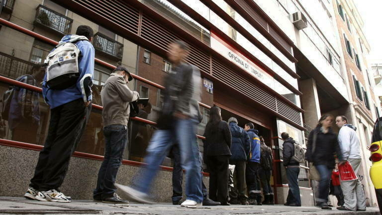 El paro subió en 92 700 personas en verano y se crearon 209 100 empleos