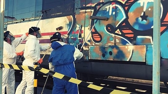 El vandalismo grafitero en trenes de Renfe en la Comunitat costó más un