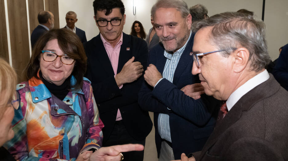 La batalla de Medicina se traslada a las prácticas de los alumnos