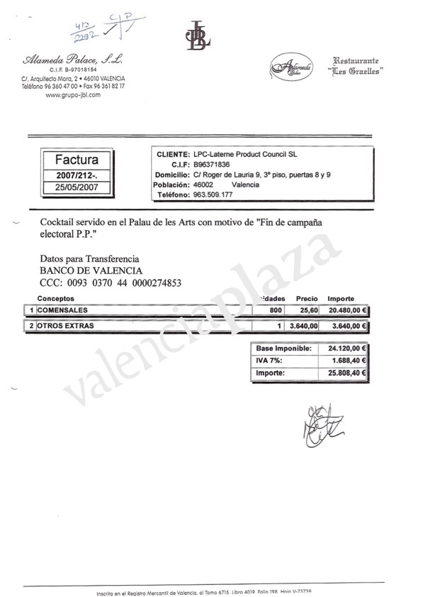 Una de las facturas de la campaña, por más de 25.000 euros. VP