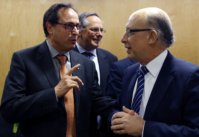 El conseller de Hacienda, Vicent Soler, y el ministro Cristóbal Montoro en el CPFF