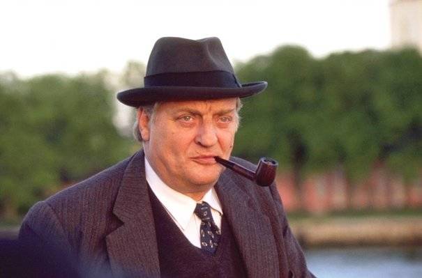 Bruno Cremer como Maigret