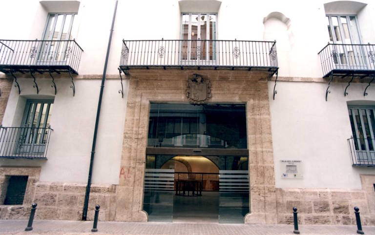 Anfibio Despertar Debería La Generalitat valora instalar el 'banco público' en el edificio actual de  la Bolsa de Valencia - Valencia Plaza