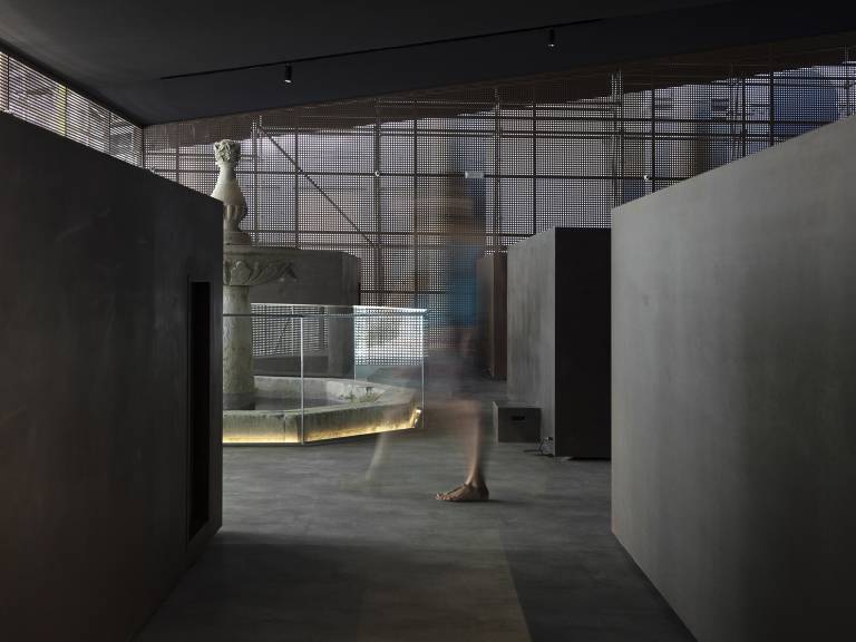 La exposición de Ai Weiwei instalada en el claustro de Cuenca