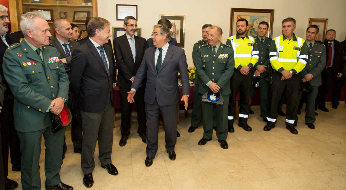 El ministro de Interior, Juan Ignacio Zoido, junto a Juan Carlos Moragues