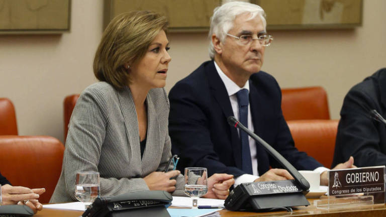La ministra de Defensa, María Dolores de Cospedal, en el Congreso, para informar del dictamen del Consejo de Estado sobre el accidente del Yakovlev 42. (EFE)