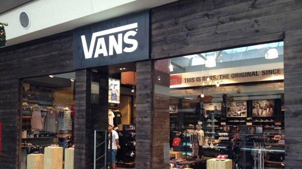 Vans prepara la apertura su primera tienda en - Valencia Plaza