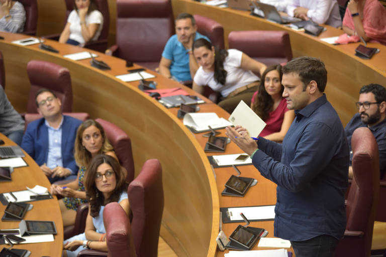 El portavoz adjunto de Podemos y responsable de Educación, César Jiménez. Foto: CORTS/INMA CABALLER