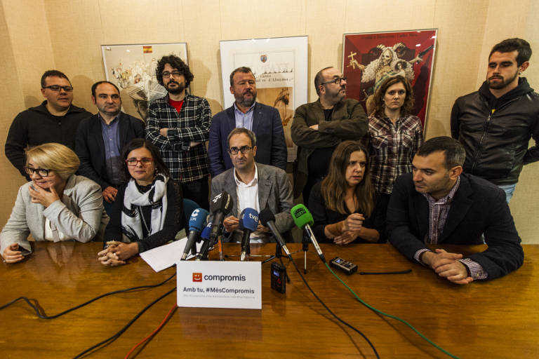 Referentes del Bloc que respaldaron la candidatura de Carbonell. Foto: EVA MÁÑEZ