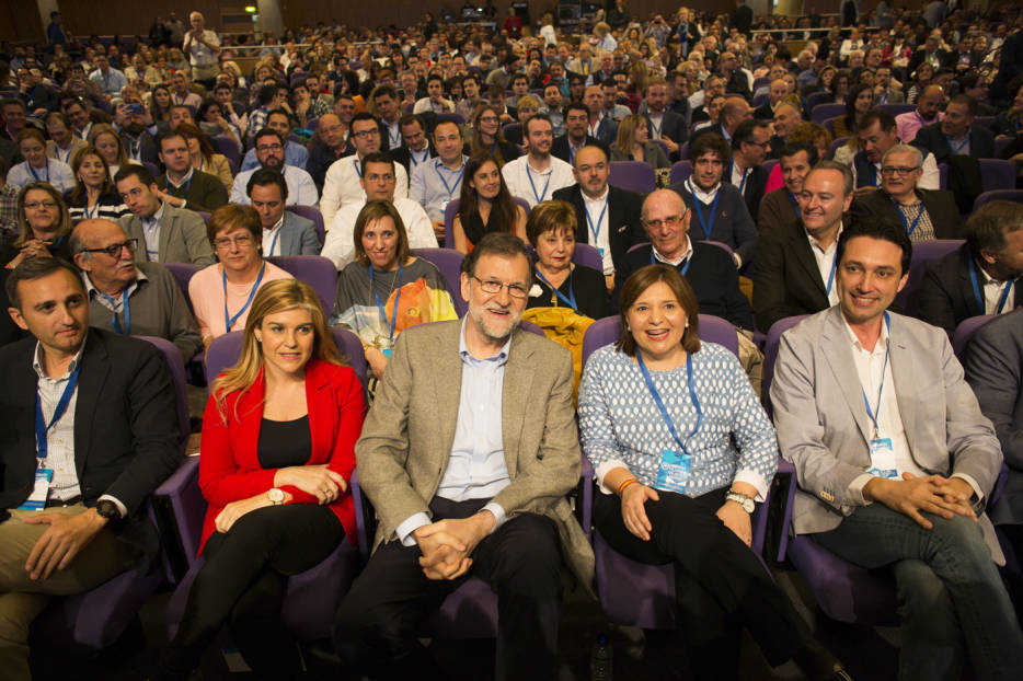 César Sánchez, Eva Ortiz, Mariano Rajoy, Isabel Bonig y Vicente Betoret. Foto: EVA MÁÑEZ