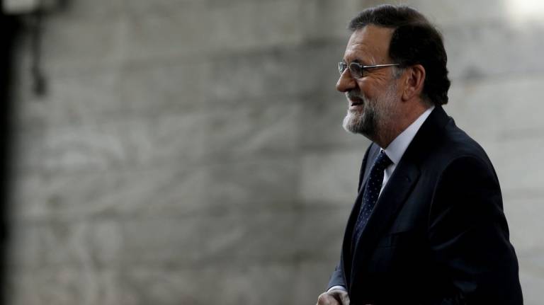 El presidente del Gobierno, Mariano Rajoy, haciendo gala de su humor. Foto: EFE