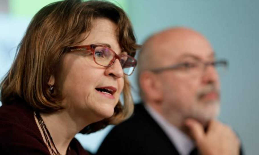 La consellera de Agricultura, Elena Cebrián, y el de Transparencia, Manuel Alcaraz. Foto: EFE