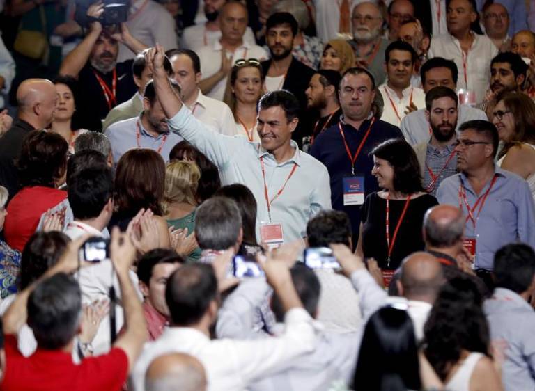 Pedro Sánchez durante su entrada al 39º Congreso Federal del PSOE. Foto: EFE