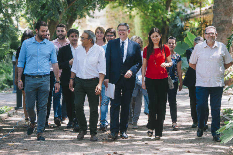 Puig en la presentación de su candidatura estuvo rodeado de dirigentes que habían apoyado a Sánchez. Foto: KIKE TABERNER