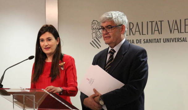Carmen Montón y el director general de RRHH de la Coselleria, Justo Herrera. Foto: GVA