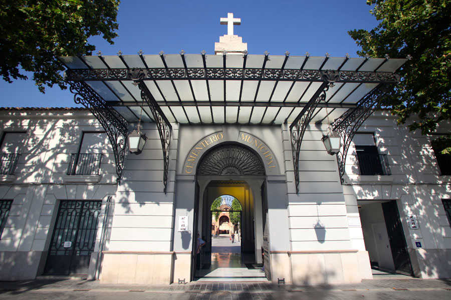 Hall de entrada del Cementerio General de València (Foto: Museo del Silencio)