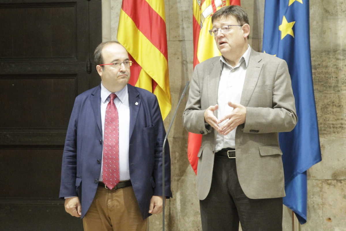 Ximo Puig junto al secretario general del PSC, Miquel Iceta