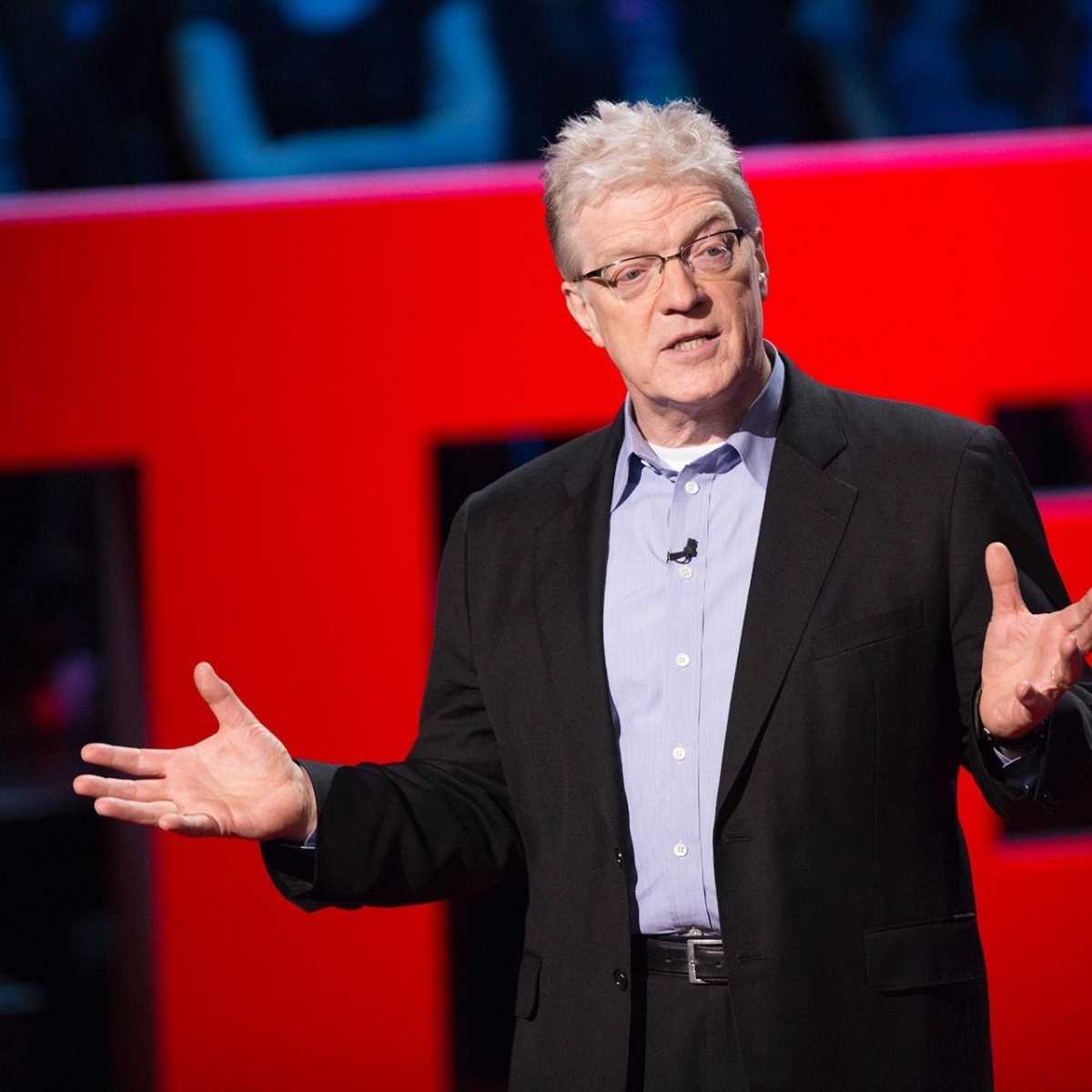 Sir Ken Robinson en una de sus charlas TED