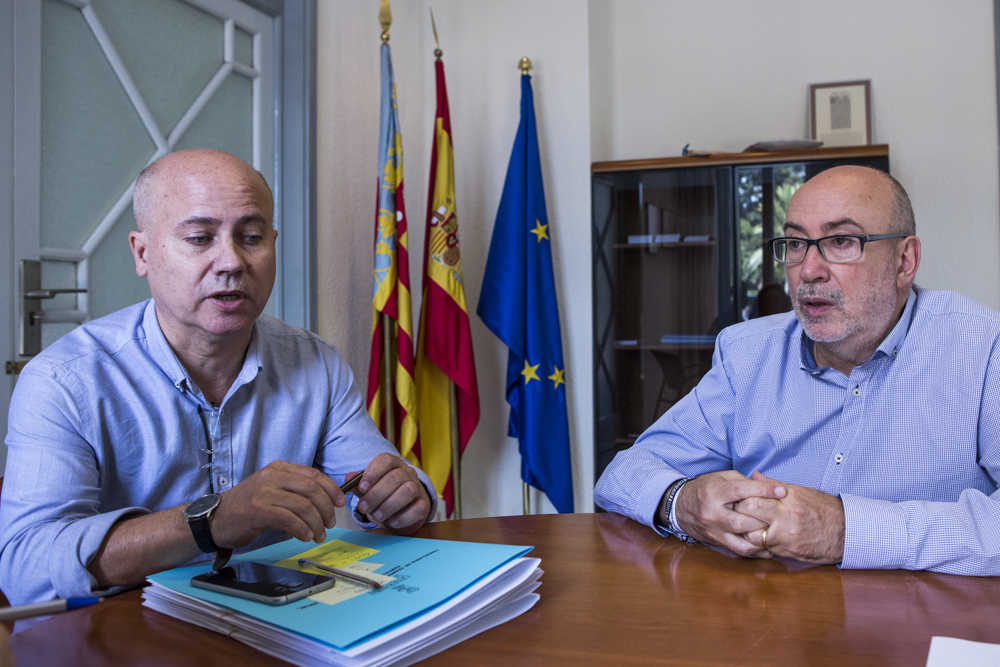 Alfons Puncel, subsecretario de Transparencia, y Manuel Alcaraz, conseller. Foto: EVA MÁÑEZ