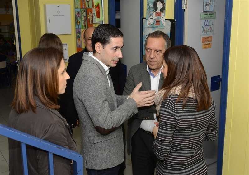 El alcalde de Mislata, Carlos Fernández Bielsa, y el secretario autonómico de Educación, Miguel Soler