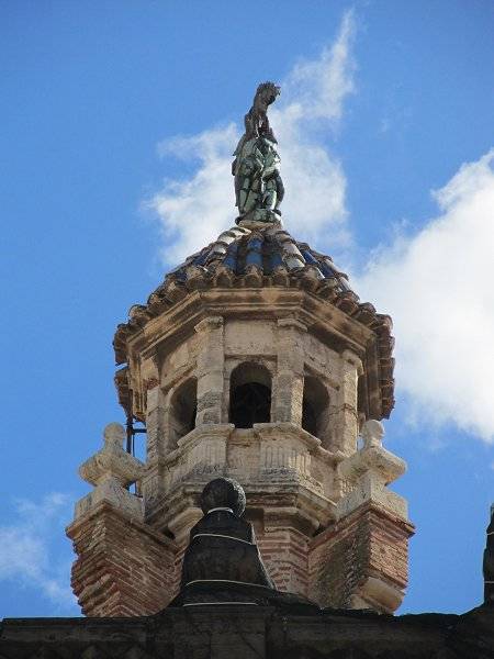 Remate del campanario de la Iglesia del Carmen con el “angelot"