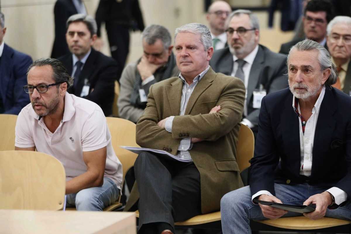 Álvaro Pérez, Pablo Crespo y Rafael Correa. Foto: EFE