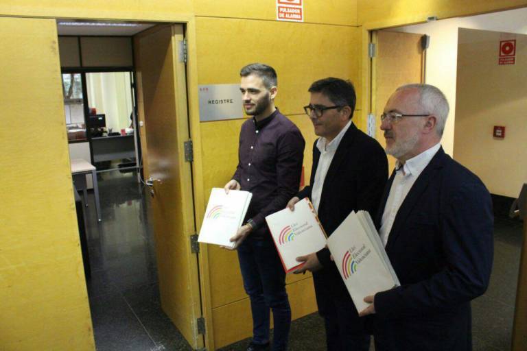 Ferri (Compromís), Boix (PSPV) y Montiel (Podem), presentando la reforma de la LEV