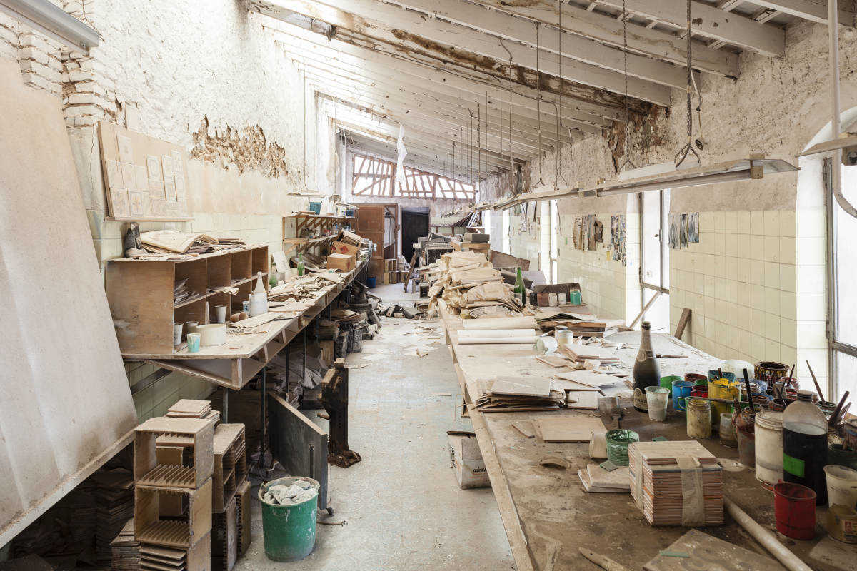 Instrucción 46º, serie fotográfica ‘Substància Cremada’, 2015 / Fábrica abandonada de azulejos ‘El Siglo’, zona de las pintadoras, Onda (Castelló)