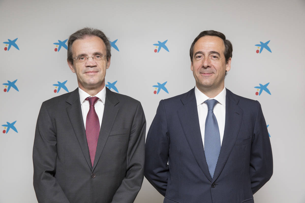 Jordi Gual, presidente de CaixaBank, y Gonzalo Gortázar, consejero delegado de CaixaBank