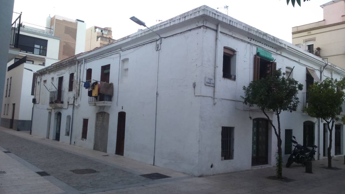 La primera casa on va viure Guillamon, al barri de La Plata.