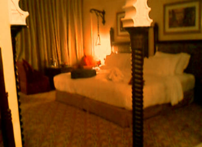 Foto de una habitación del hotel Al Qasr en Medina Jumeirah, incluida en el informe de Typsa.