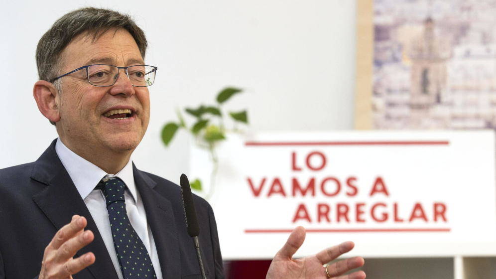 Ximo Puig junto a su mensaje de campaña: 'Lo vamos a arreglar'. Foto: EFE