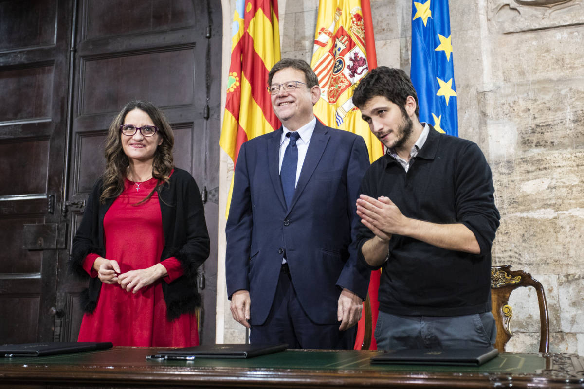 Oltra, Puig y Estañ, líder de Podem, en el último acuerdo presupuestario. Foto: EVA MÁÑEZ